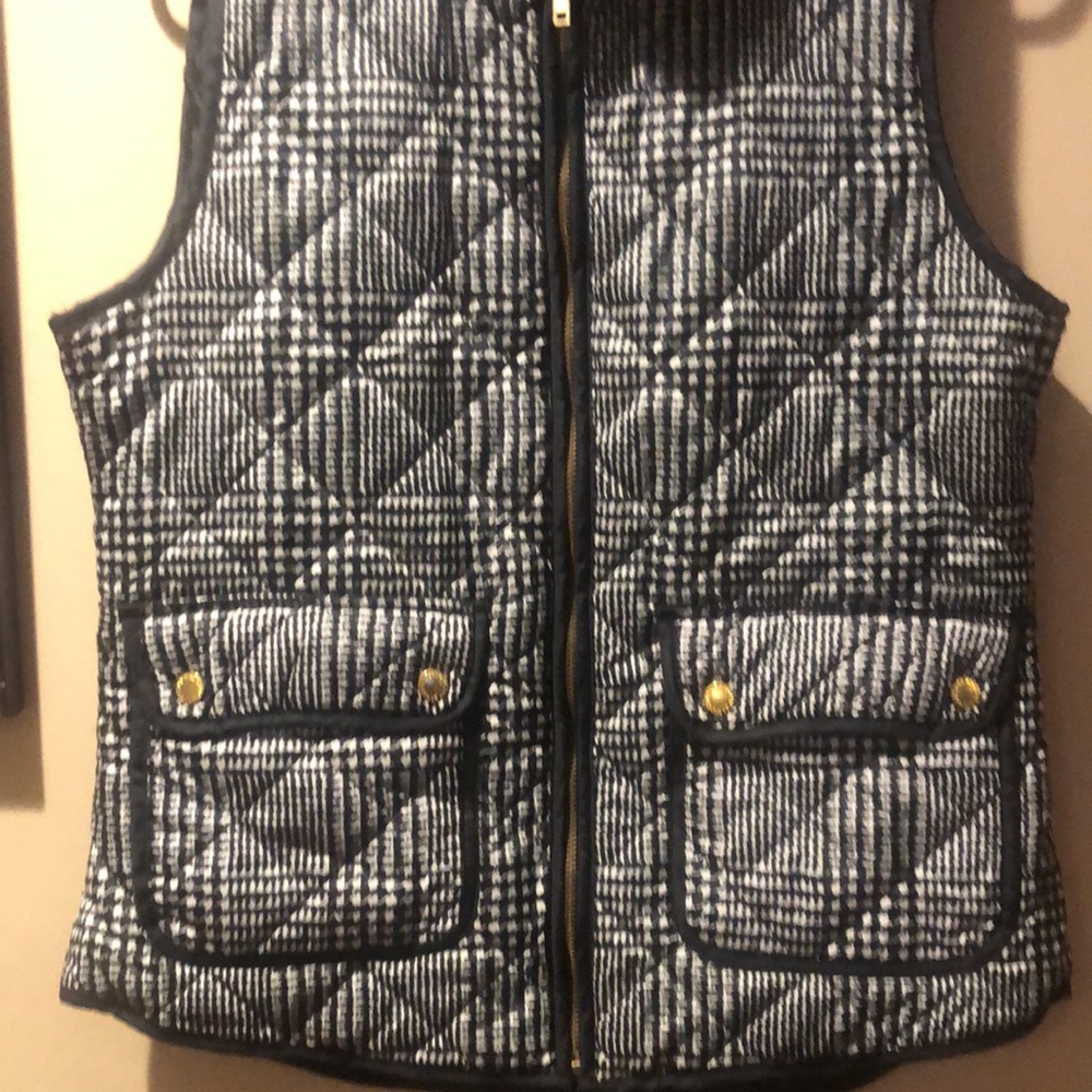 Cambridge Dry Goods Houndstooth puffer zip up vest - Picture 3 of 12